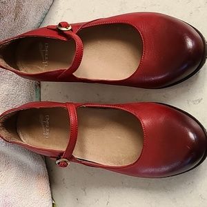 Dansk Loalie wedge size 38 (7.5-8) in rich Red